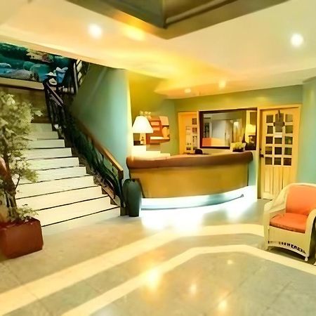 Richmond Plaza Hotel Tabok Bagian luar foto