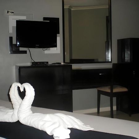 Richmond Plaza Hotel Tabok Bagian luar foto