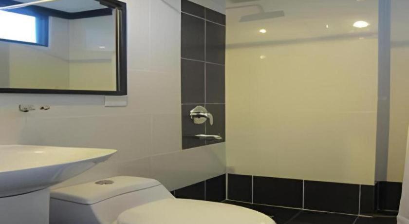Richmond Plaza Hotel Tabok Bagian luar foto