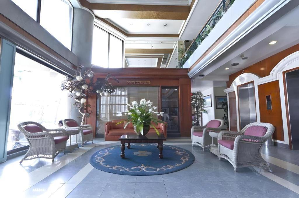 Richmond Plaza Hotel Tabok Bagian luar foto