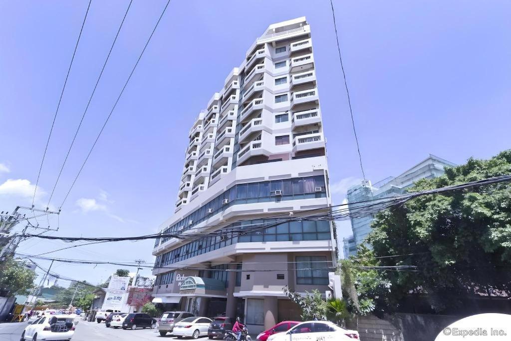 Richmond Plaza Hotel Tabok Bagian luar foto
